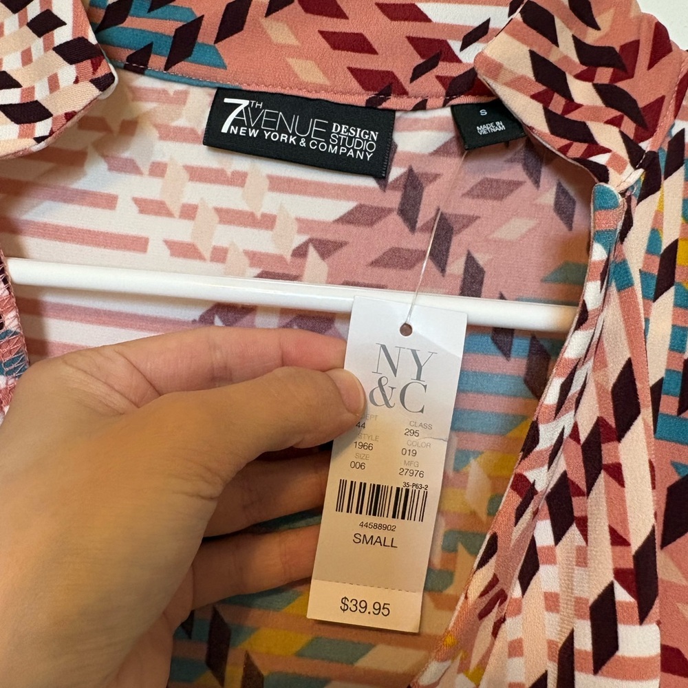 Pink Geometric V-Neck Blouse - Picture 3 of 3